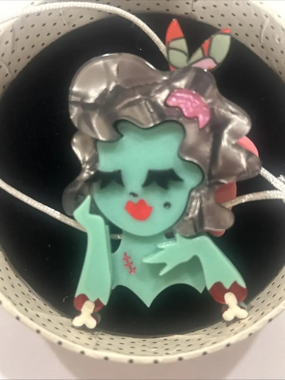 Erstwilder Drop Dead Gorgeous Brooch NIB First Edition Sally Land 2017 Pinup